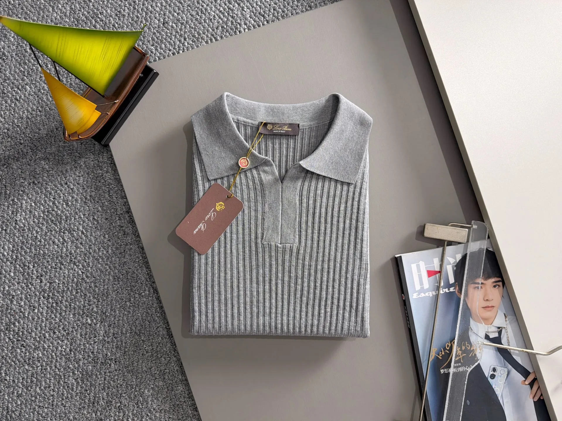 LP high quality Loro Piana 26ss New Arrival men's short-sleeved knitted T-shirt. Made of combed cotton yarn knitted cotton fabric, no pressure when entering and exiting the counter. Exclusive control of raw materials. It feels substantial when weighed, and the upper body is more textured than ordinary T-shirts. This texture can handle the weather easily and is suitable for both hot and cold! Loose fit design, looks noble. The only correct version is available Size: M to 4XL
